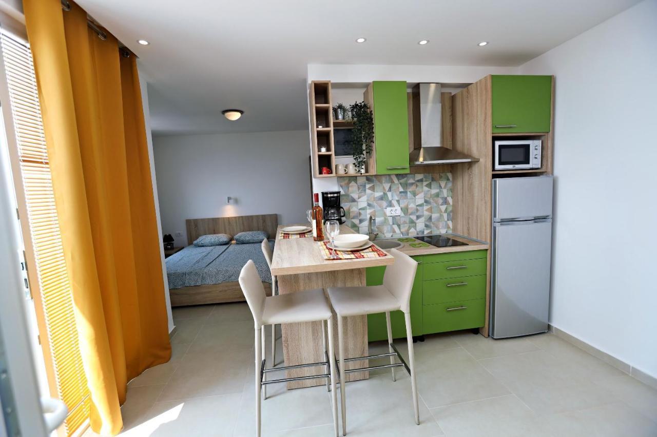 Apartments Oktopus 수토모레 외부 사진