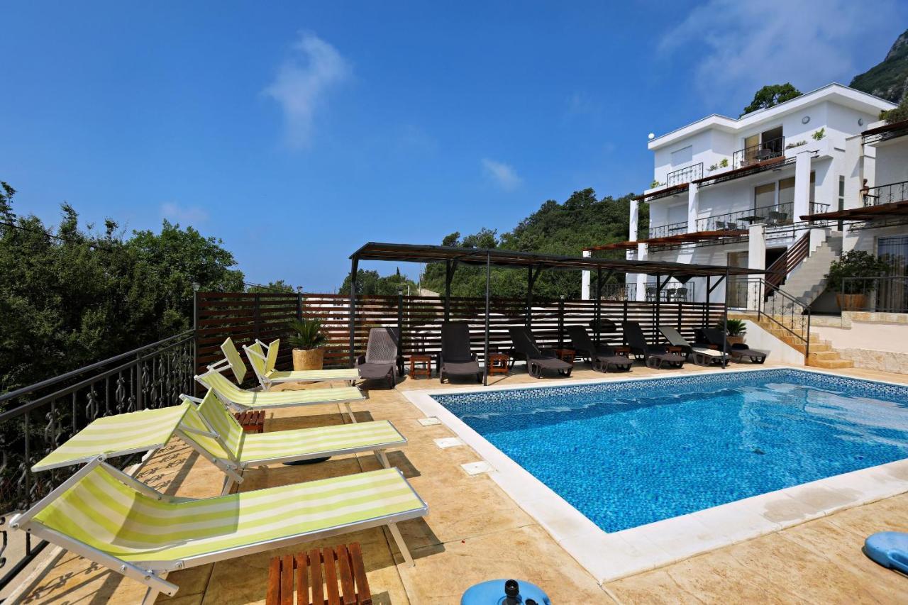Apartments Oktopus 수토모레 외부 사진